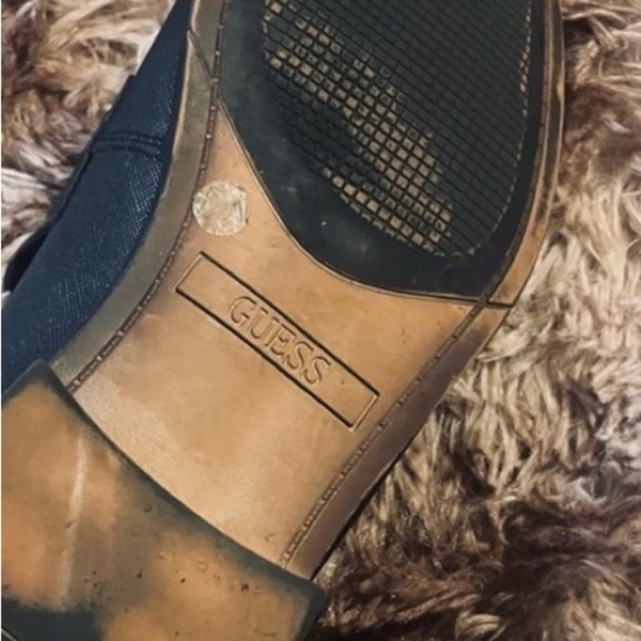 GUESS Men’s Minimalist Black Slip-On Loafers | Size 8 - Picture 5 of 5